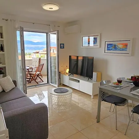2bedroom Apt, Quiet Neighbourhood, 300m From Beach, Laura