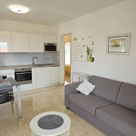 2bedroom Apt, Quiet Neighbourhood, 300m From Beach, Laura San Pietro di Brazza