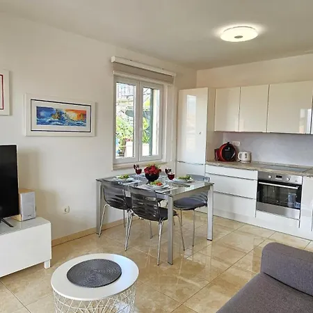 2bedroom Apt, Quiet Neighbourhood, 300m From Beach, Laura Appartamento *
