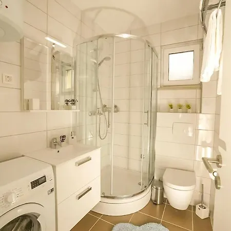 2bedroom Apt, Quiet Neighbourhood, 300m From Beach, Laura * San Pietro di Brazza