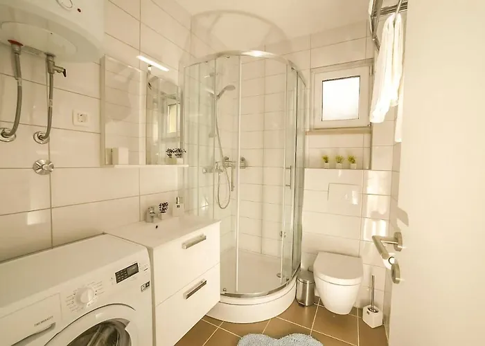 2bedroom Apt, Quiet Neighbourhood, 300m From Beach, Laura * San Pietro di Brazza